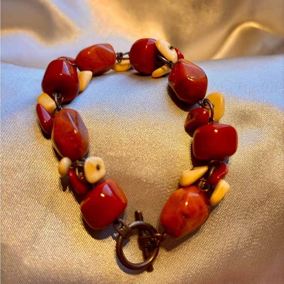 Mid Century Stacking Lucite & Carnelian Bracelet - Picture 7 of 14